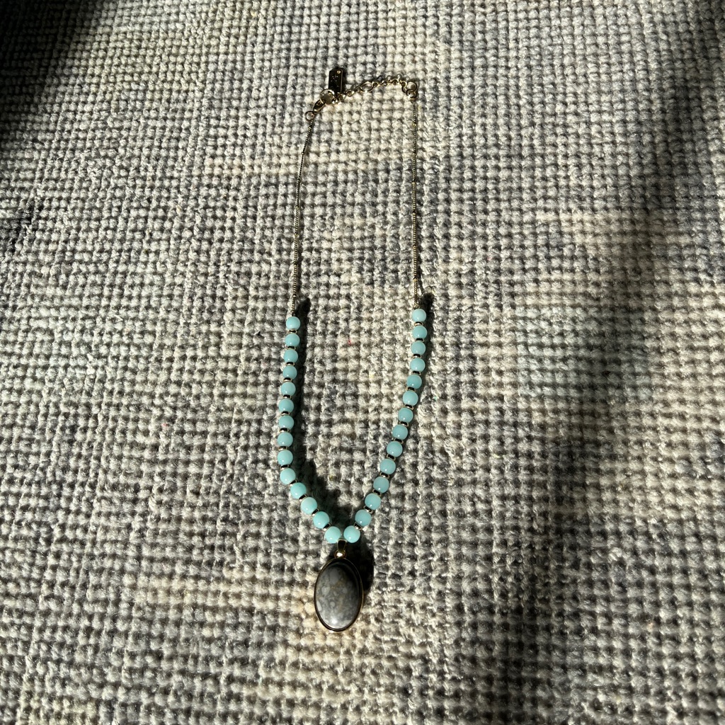 Jessica Simpson Blue And Grey Beaded Gold Necklace 15$